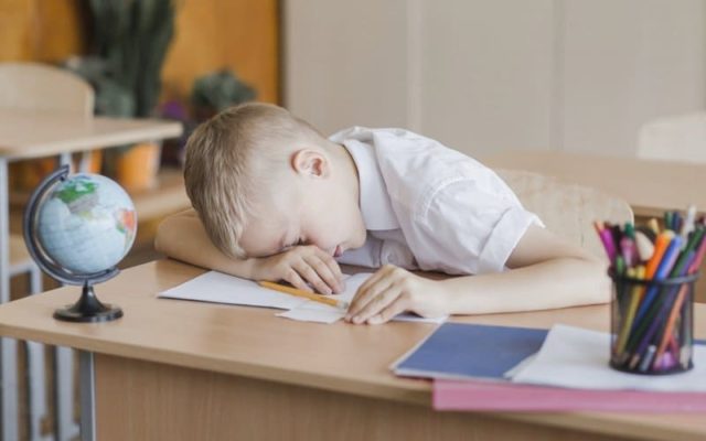 Как помочь ребенку вернуться в школу после каникул без стресса и истерик