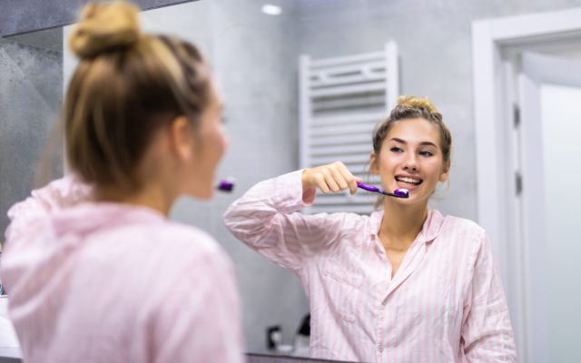 Почему не нужно полоскать рот после чистки зубов