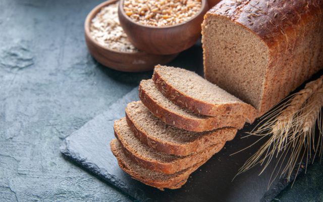 Почему черный хлеб для диабетиков вреднее белого?